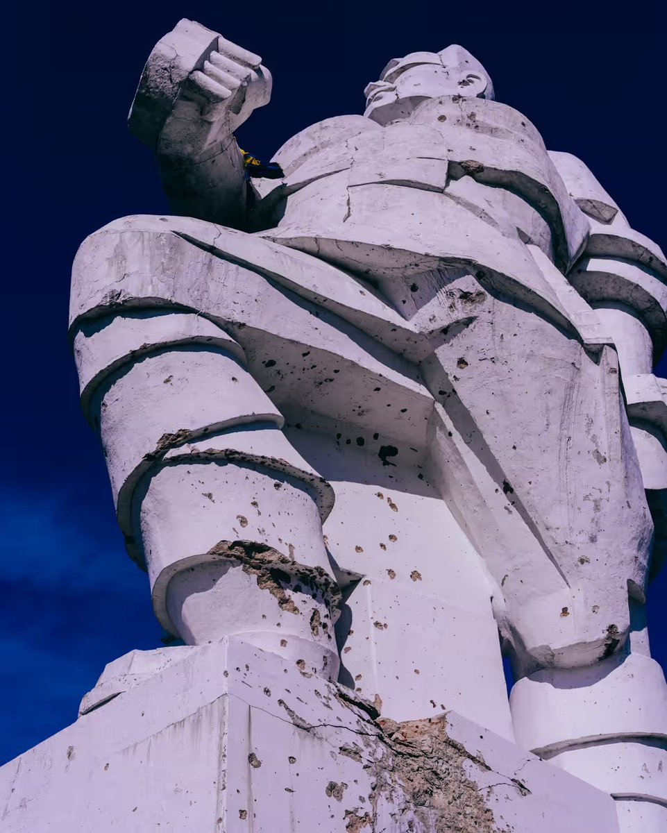 Ukrainian Art History (@ukr_arthistory) on Twitter photo With this sculpture by Ukrainian artist and movie director Ivan Kavaleridze in Sviatohirsk, Donetsk oblast, I invite you to read an excellent (as always) piece by <a href="/chiggi/">Charlotte Higgins</a> about the ghost museums of Ukraine in Iziym and Sviatohirsk.
Ph: Julia Kochetova With this sculpture by Ukrainian artist and movie director Ivan Kavaleridze in Sviatohirsk, Donetsk oblast, I invite you to read an excellent (as always) piece by <a href="/chiggi/">Charlotte Higgins</a> about the ghost museums of Ukraine in Iziym and Sviatohirsk.
Ph: Julia Kochetova