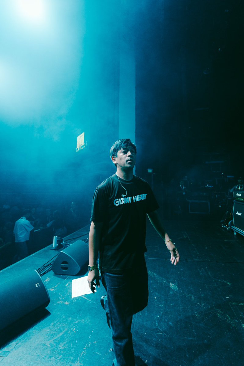 Manggung pake kaos brand streetwear asli indonesia GIANT HEART
