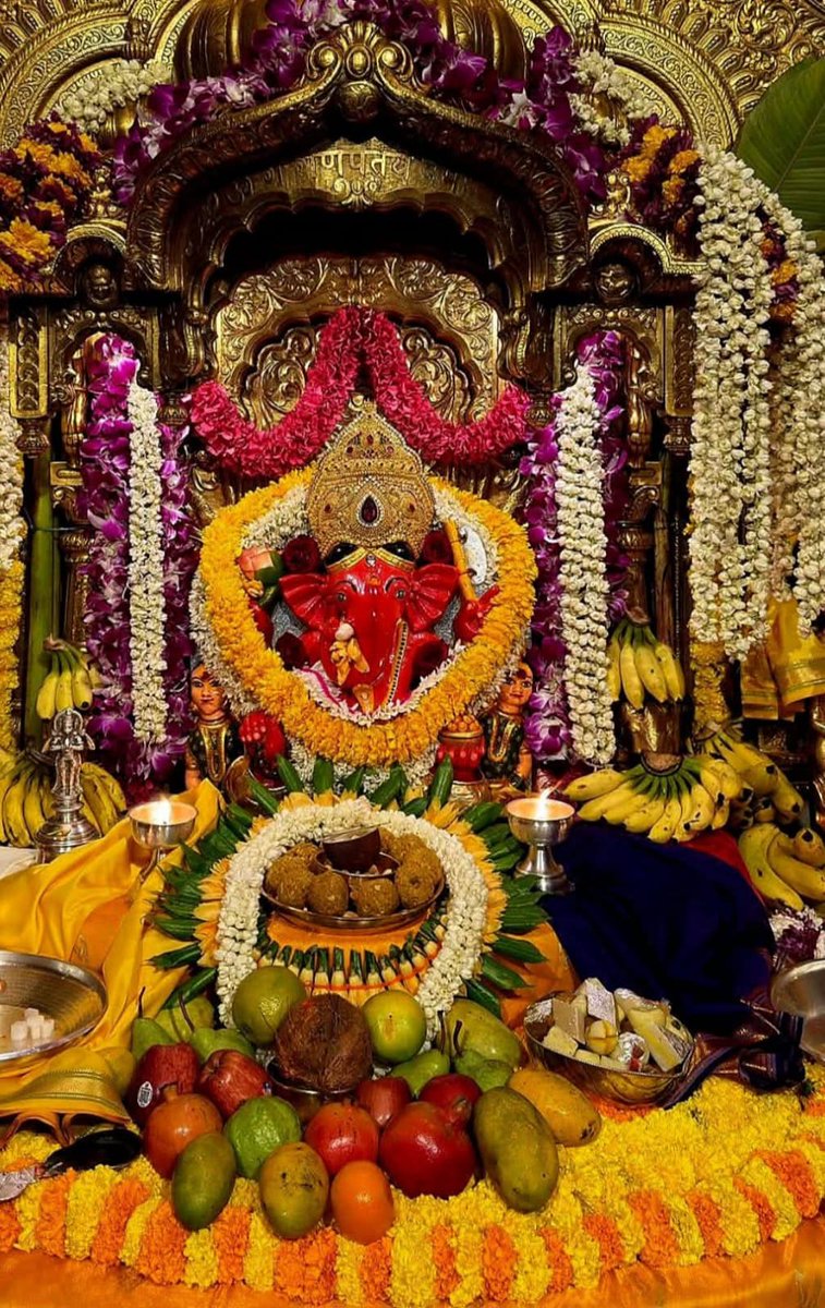 🙏🌹 जय श्री सिद्धिविनायक देव 🌹🙏
🌹🌹 आज संध्या आरती दर्शन 🌹
🌹🌹 प्रभादेवी, दादर, मुंबई 🌹
!! वक्रतुण्ड महाकाय सुर्यकोटि समप्रभ !!
!! निर्विघ्नं कुरु मे देव सर्वकार्येषुसर्वदा !!
🙏 !! श्री सिध्दिविनायक नमो नमः !! 🙏
🙏 !! ॐ गं गणपतये नमः !! 🙏
🙏 !! गणपति  बप्पा मोरया !! 🙏