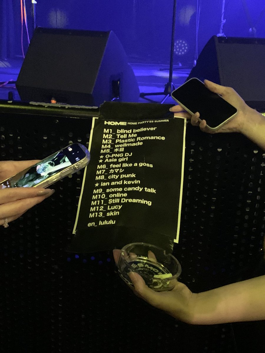 dkt3c5ajYT65613's tweet image. HOME PARTY’25 summer
音楽で初めて殺された。
今まで行った中でも3本指に入るぐらいやばかった。とにかくHOMEはやばい❤️‍🔥
優しい兄さんに最前とってもらってました😭感謝感謝
受験の来年までにあと1回年内秋ツアーしてほしい！！！！
#HOME
@HOME_BAND_