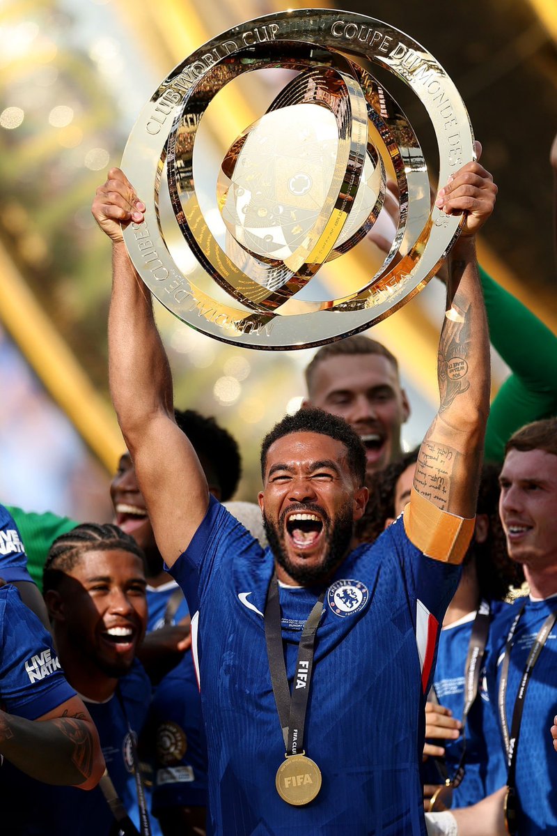 IxoniQ's tweet image. Good morning World Champions