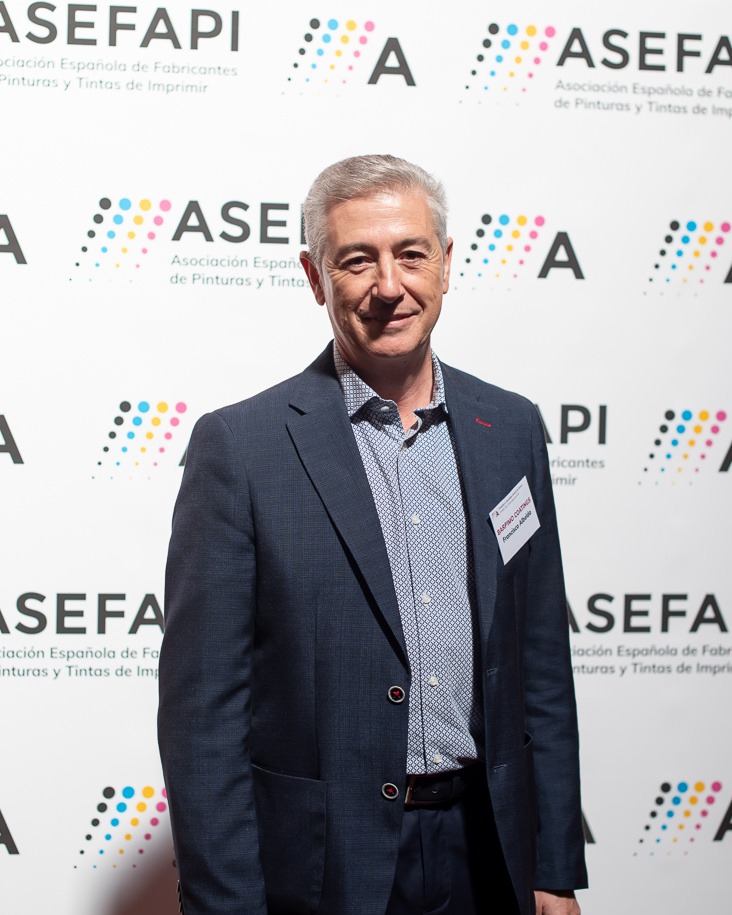 En el marco de la pasada Asamblea General realizada en Oviedo, llevamos a cabo un homenaje a Francisco Albelda en agradecimiento por sus más de 27 años como miembro del Comité Ejecutivo de ASEFAPI.

Francisco  ha destacado como un impulsor y defensor clave del sector de pinturas.