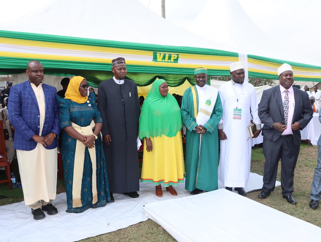 NABBANJA ROBINAH (@r_nabbanja) on Twitter photo Congratulations to the new Bunyoro Muslim District Khadi Sheikh Rajab Mugenyi on your appointment & successful consecration.
I represented H.E. President <a href="/KagutaMuseveni/">Yoweri K Museveni</a> on this occasion and delivered a brand new car sent to him by the President and 10 million shillings to the Congratulations to the new Bunyoro Muslim District Khadi Sheikh Rajab Mugenyi on your appointment & successful consecration.
I represented H.E. President <a href="/KagutaMuseveni/">Yoweri K Museveni</a> on this occasion and delivered a brand new car sent to him by the President and 10 million shillings to the