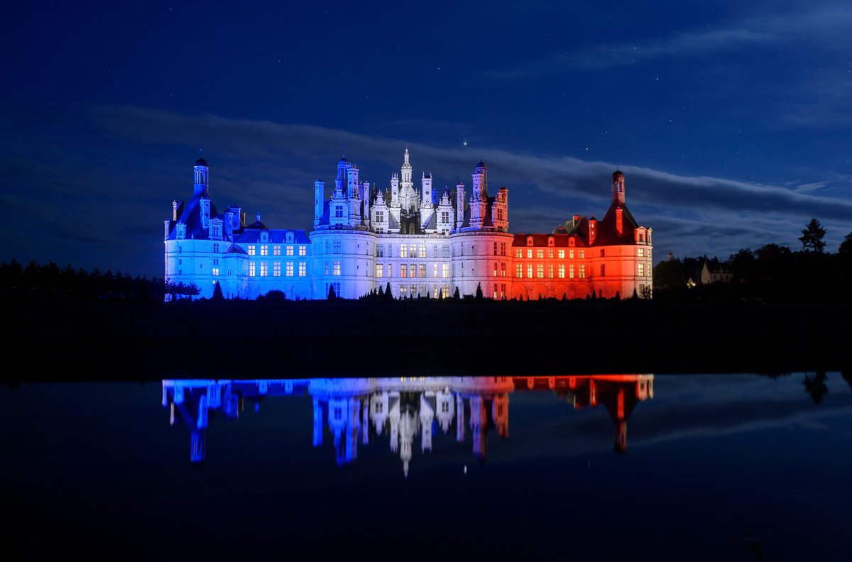 Château de Chambord (@domainechambord) on Twitter photo 🔵⚪️🔴 🇫🇷💙🤍❤️ Bon 14 juillet et bonne #fetenationale à tous !
🎥 À cette occasion, ne manquez pas le reportage immersif tourné par <a href="/FranceTV/">France tv</a> avec <a href="/JulianBugier/">Julian Bugier</a>, <a href="/cyrilferaud/">Cyril Féraud</a> et le #GIGN au cœur de Chambord, diffusé dès 9h45 sur France 2.
#14juillet2025 #14juillet 🔵⚪️🔴 🇫🇷💙🤍❤️ Bon 14 juillet et bonne #fetenationale à tous !
🎥 À cette occasion, ne manquez pas le reportage immersif tourné par <a href="/FranceTV/">France tv</a> avec <a href="/JulianBugier/">Julian Bugier</a>, <a href="/cyrilferaud/">Cyril Féraud</a> et le #GIGN au cœur de Chambord, diffusé dès 9h45 sur France 2.
#14juillet2025 #14juillet