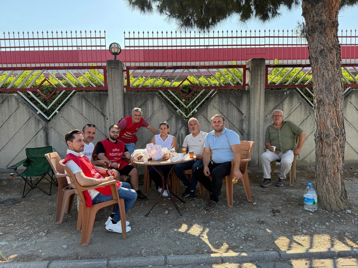 BirlesikMetal's tweet photo. 📢Accell Bisiklet grevimiz 4’üncü gününde

Grev nöbetçilerimizle birlikte mücadelemizi kararlılıkla sürdürüyoruz✊

Emeğine, işine, geleceğine sahip çıkan #Accell işçileri kazanacak!✌️

Biz kazanacağız!

#YaşasınAccellGrevimiz https://t.co/mR4c7unpyg