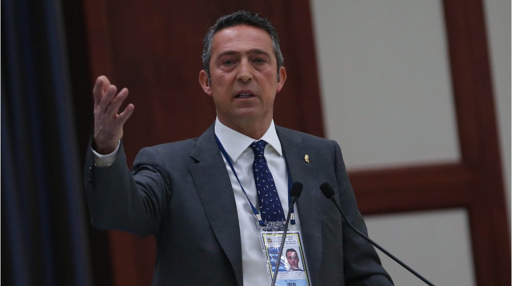 🗣️ Levent Tüzemen: "Ali Koç'un, Osimhen'in Galatasaray'a gelmesini engellemek için Napoli başkanı ile bir şeyler çevirdiği söyleniyor."