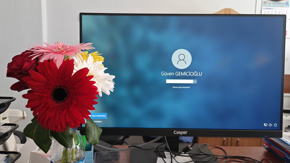 "Çiçeklerin güzelliği, kalbimize işleyen bir sanatın en ince çizgileridir."        Çiçek gibi geçsin gününüz 🌸☺️