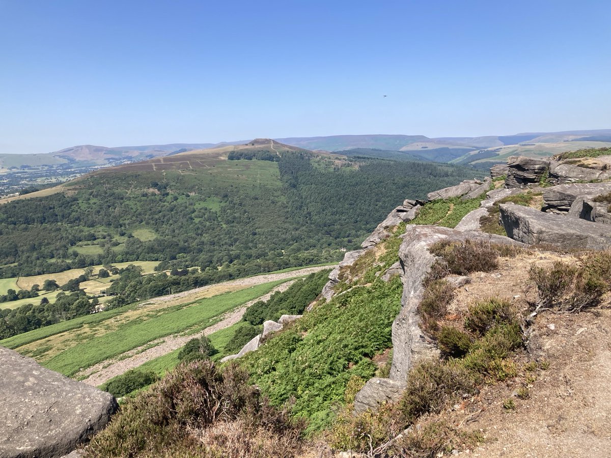 doristhehat's tweet image. Good morning everyone wishing you a happy week ahead 馃榾this weekend鈥檚 wonderful walking along beautiful Bamford Edge. Fabulous views over to Win Hill, and Mam Tor in the far distance 馃挌
#PeakDistrict