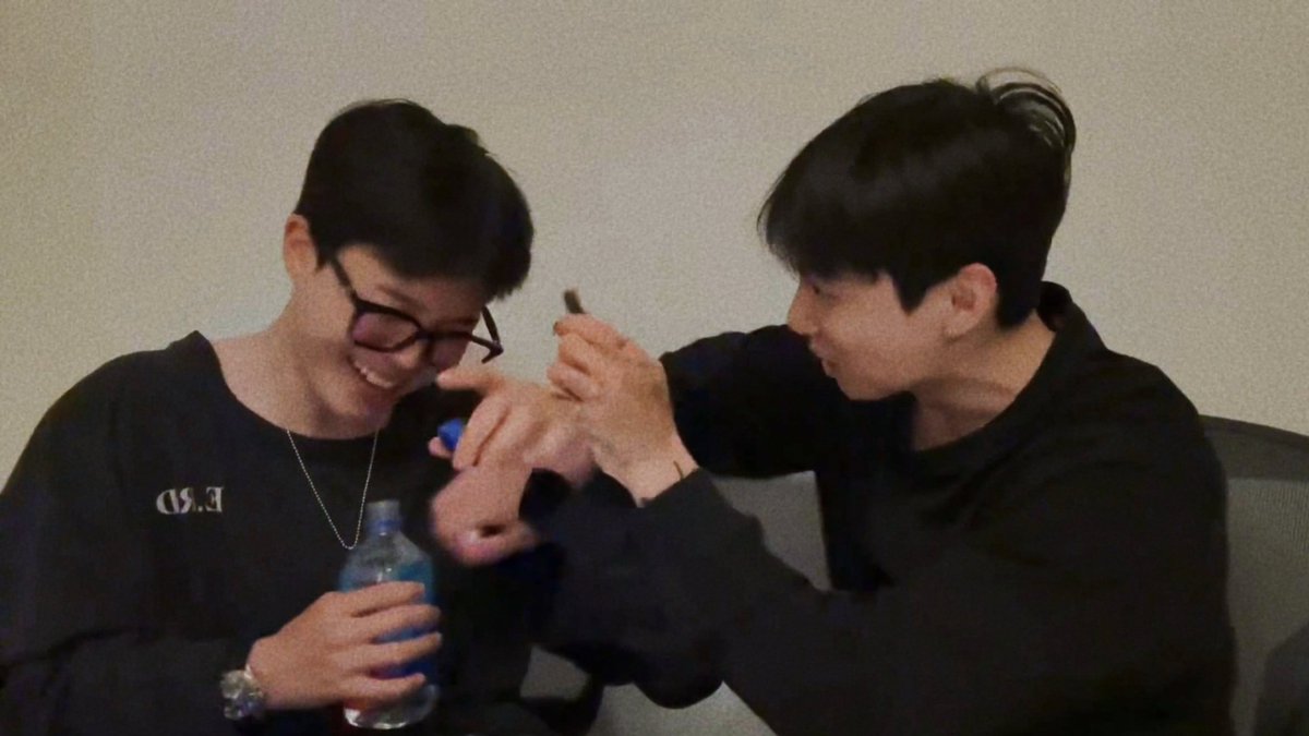 JAKSAL_5813's tweet photo. 🐰🐥🤍 https://t.co/OnNprNXDN9