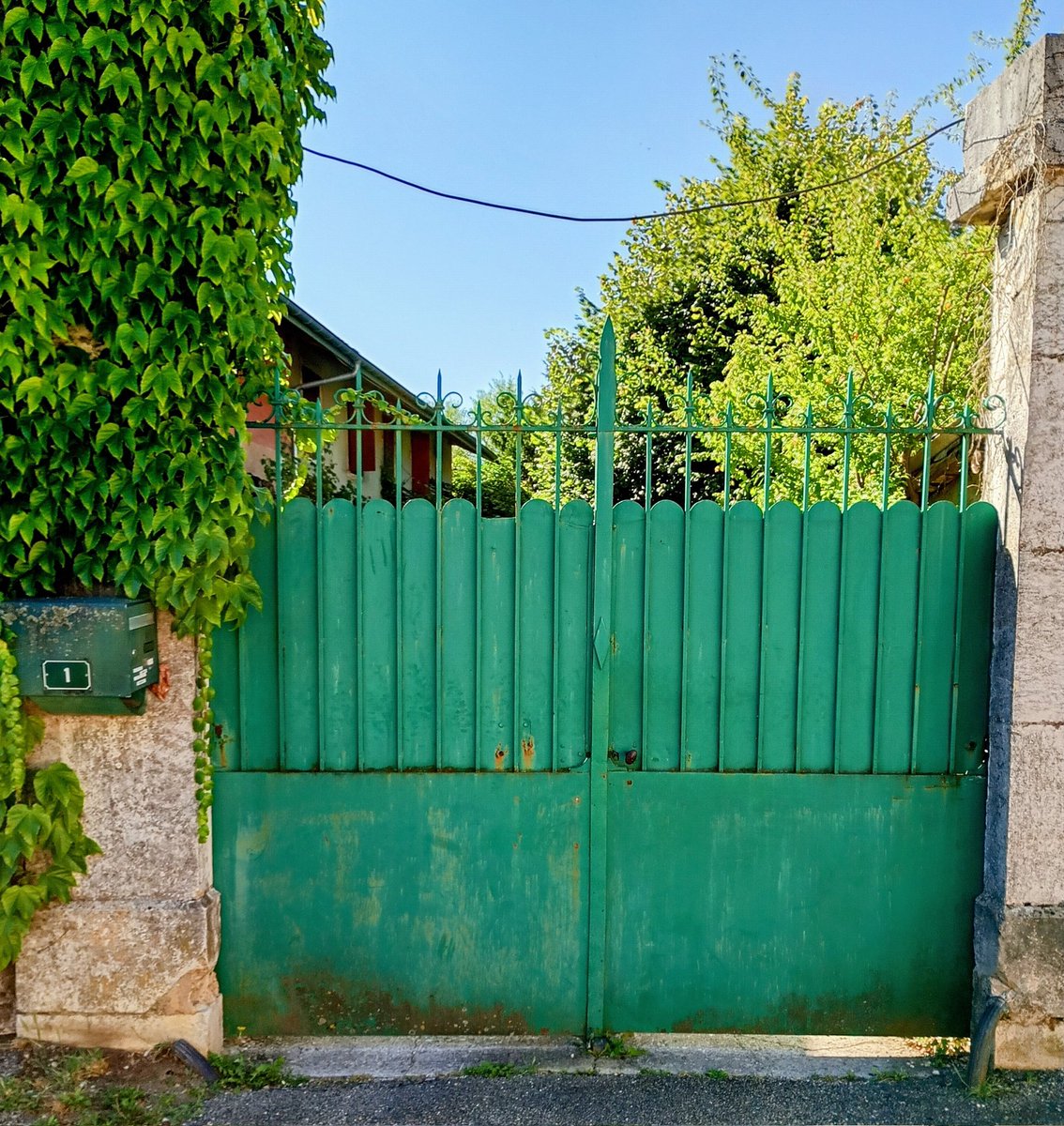 Garden gate, eastern France for #AllMetalMonday 
<a href="/LordOrk/">JELLY HEAD</a> <a href="/Soapy_Wit_Tank/">soapy of the swans™</a> <a href="/tismenic70/">Nic J</a>