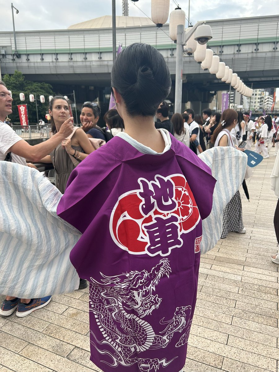 pontocho_taka's tweet image. 昨日の道頓堀川船渡御✨
鴨川をどりのお姫様、市真芽さん姉さんと🥰
途中雨が降って大変どしたけど楽しおした❣️