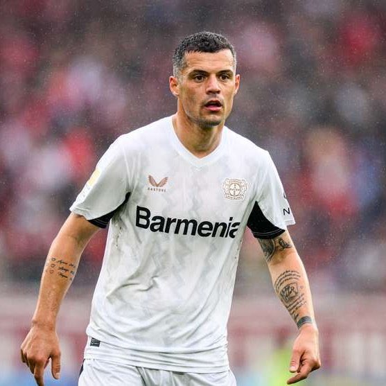 Granit Xhaka devrait rejoindre le Neom SC 🇸🇦 

Le joueur a un accord verbal avec le club mais aucune discussion n'a encore eu lieu entre Leverkusen et Neom. 

👀 Fenerbahçe surveille également attentivement la situation 

ℹ️ <a href="/Plettigoal/">Florian Plettenberg</a>
