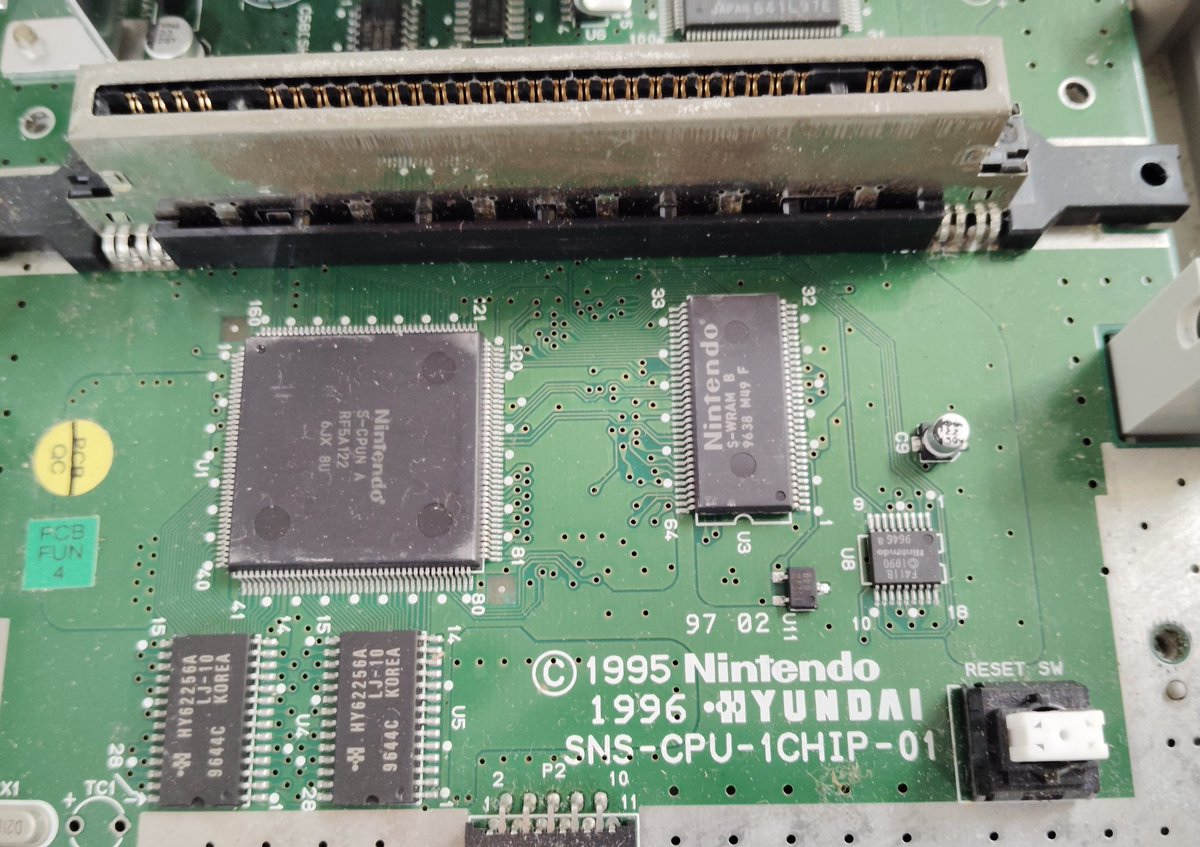 BEEP (@beep_shop) on Twitter photo 【BEEP入荷速報】
一見、普通のスーパーファミコンのようですが、なんと韓国版! ヒュンダイがライセンス生産してたんですね〜。そしてみんなが大好きな1チップ仕様。こいつはなかなかレアですよ!! (天元中) 【BEEP入荷速報】
一見、普通のスーパーファミコンのようですが、なんと韓国版! ヒュンダイがライセンス生産してたんですね〜。そしてみんなが大好きな1チップ仕様。こいつはなかなかレアですよ!! (天元中)