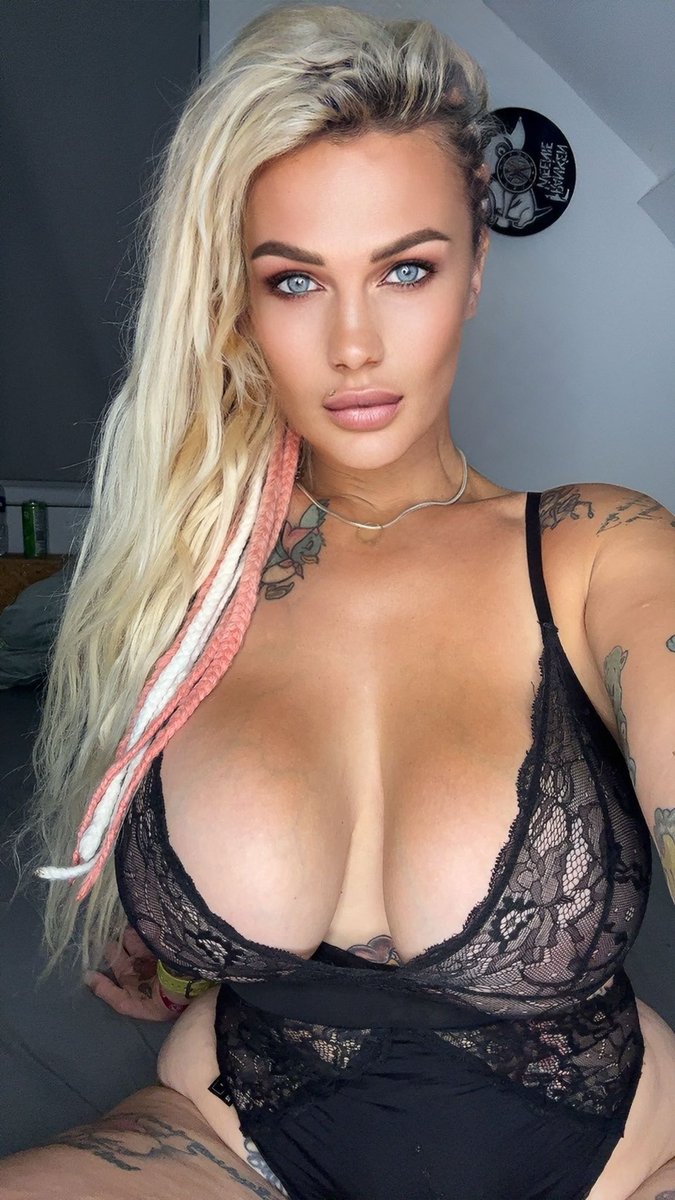 Slide into my dm, chat with me... ask me about my content... I am a wild Battlecat! onlyfans.com/cindydandois