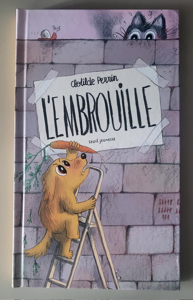 Mat_at_Brookes's tweet image. I've been gifted a beautiful French lift-the-flap book from Clotilde Perrin of 'Inside the Villains' fame. A lovely story of neighbourly disputes and resolutions. Clotilde always gives us so much to see and enjoy