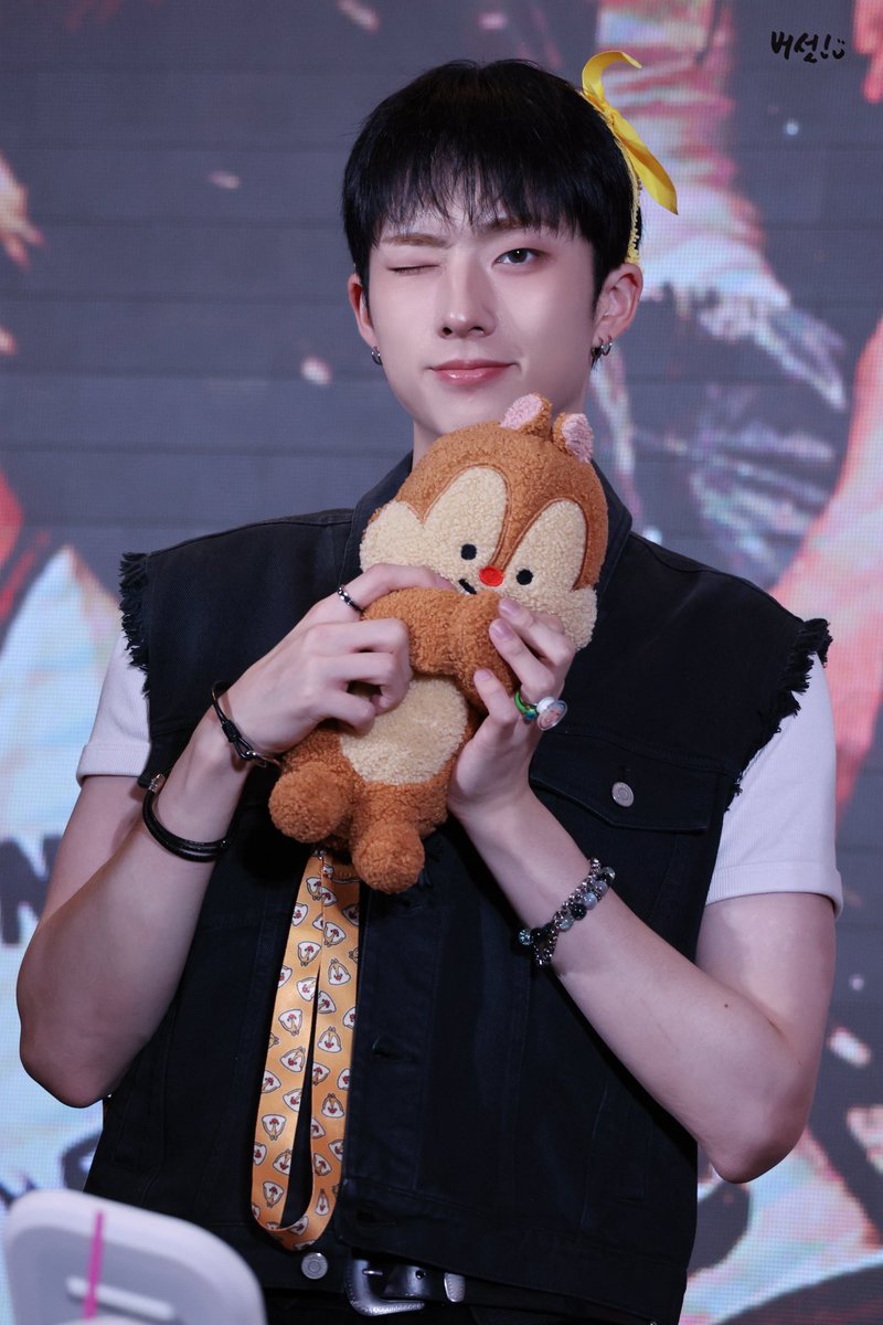 immushve's tweet image. 250713 yzy

쥐자님🐿️

#P1Harmony #피원하모니 #JIUNG #지웅