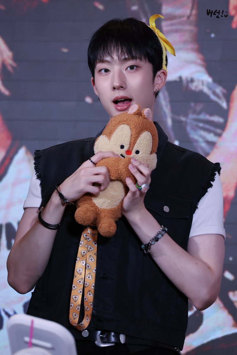 immushve's tweet image. 250713 yzy

쥐자님🐿️

#P1Harmony #피원하모니 #JIUNG #지웅