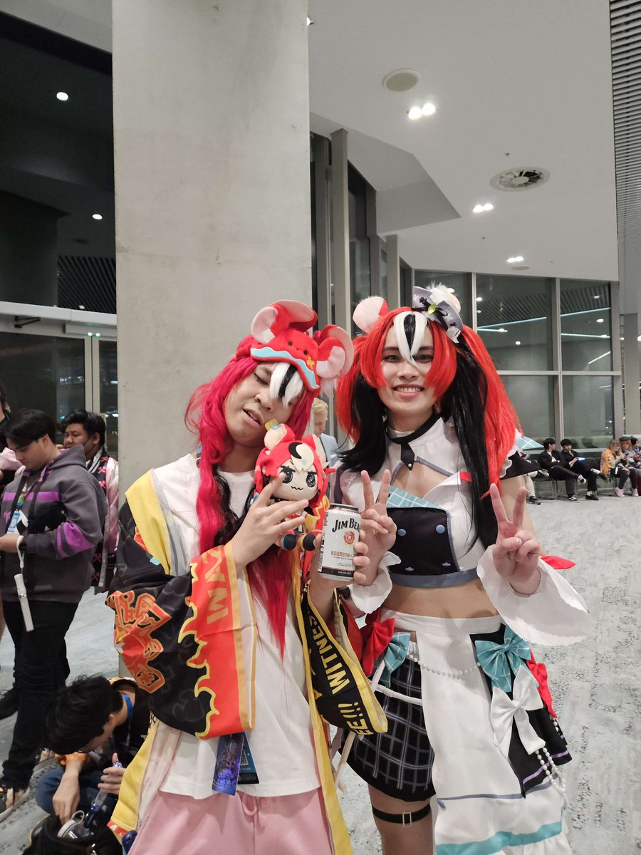 Hololive STAGE World Tour Sydney was a blast! Got to meet so many people including the least drunk brat at the concert.

#hololiveSTAGE25 #smashcon2025 #Baelzbrush