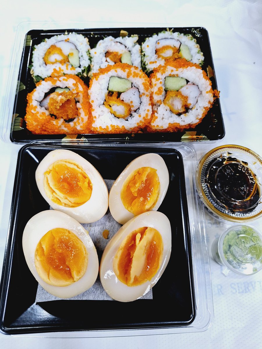 Lunch yuk guys...
Biar ga pingsan