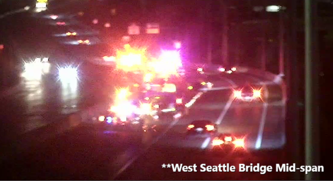Va chạm trên cầu West Seattle chặn làn đường EB
