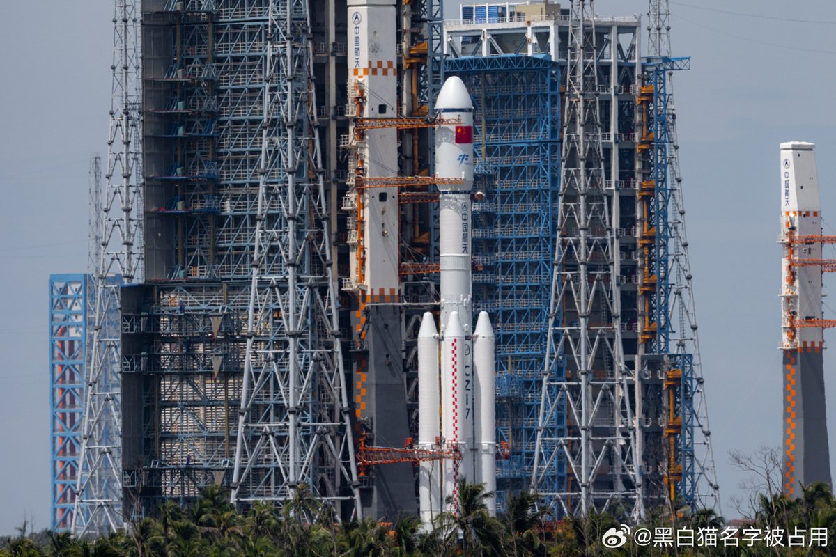 Na kosmodromu Wen-čchang je připravena nosná raketa CZ-7 s nákladní kosmickou lodí Tianzhou-9 (Tchien-čou), která na čínskou kosmickou stanici dopraví téměř 6,5 tuny nákladu včetně několika novinek. Start je naplánován na dnešních 23:37 SELČ.