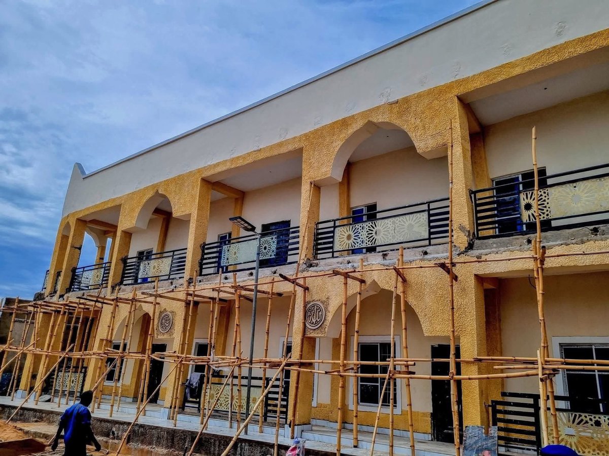 abbkar_ai's tweet image. Dauda Rarara is building a large Jumu’ah Mosque in his hometown of Kahutu, located in Katsina State.