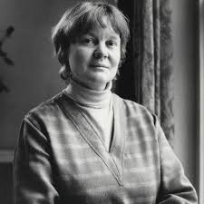 BMCadiz's tweet photo. 📚"Lo que importa es el amor y no el enamoramiento" decía Iris Murdoch, que nació #TalDíaComoHoy y que está considerada como una de las mejores #novelistas del #SigloXX. Así que ya sabéis, no hace falta que te #enamores de tu #biblioteca, pero ¡quiérela! #BuenosDías https://t.co/NVsx3TgGod