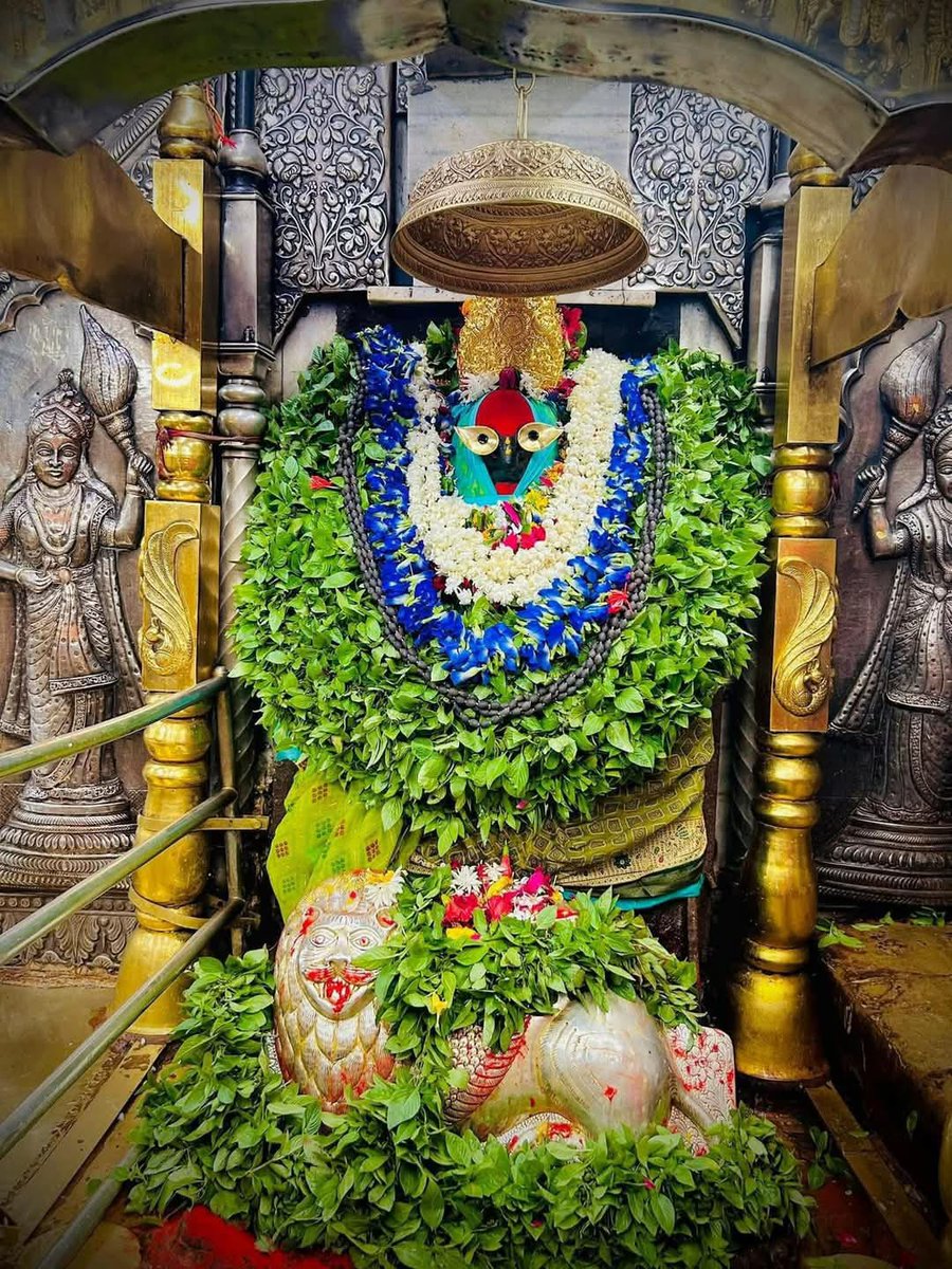 🚩 विंध्याचल पर्वत पर विराजमान माँ विंध्यवासिनी देवी के आज दिनाक 14 जुलाई 2025 सोमवार के मंगला आरती श्रृंगार दर्शन🚩
🙏🏻जय माँ विंध्यवासिनी🙏🏻🐚🌞🪔🔱🪷🕉️🙏🔥
