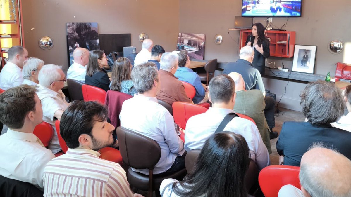pegah_maleka's tweet image. Moment convivial de fin d’année du Comité @HorizonsParis13 : merci à nos militants pour leur engagement au service et à l’écoute des habitants de #Paris13 

Rassemblés avec @pybournazel pour Paris et @EPhilippe_LH pour la France 🇫🇷