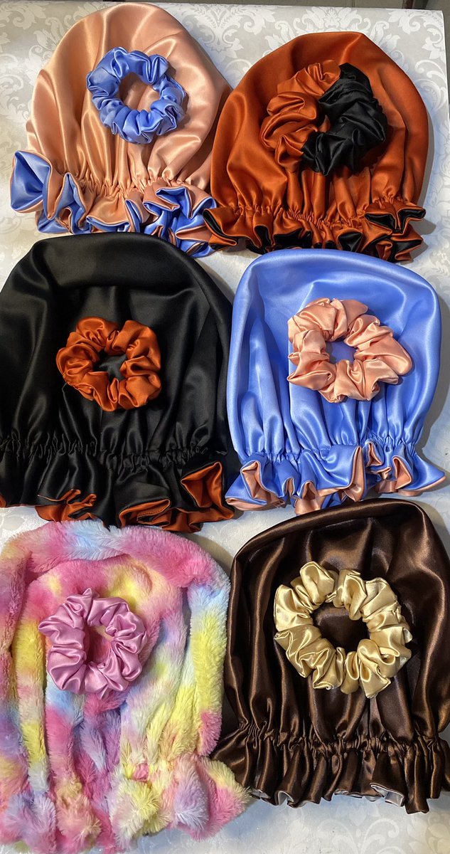 _AyomideA's tweet image. Please retweet if this pop on your tl.🙏
Introducing our new obsession. Collection of hair accessories made from love for my beauties.❤️
Our ruffle reversible hair bonnets & scrunchies.
YOUR HAIR NEEDS SOME LOVE WITH OUR REVERSIBLE BONNET.❤️
🏷️ 3,500NGN
Lagos: Nationdelivery.