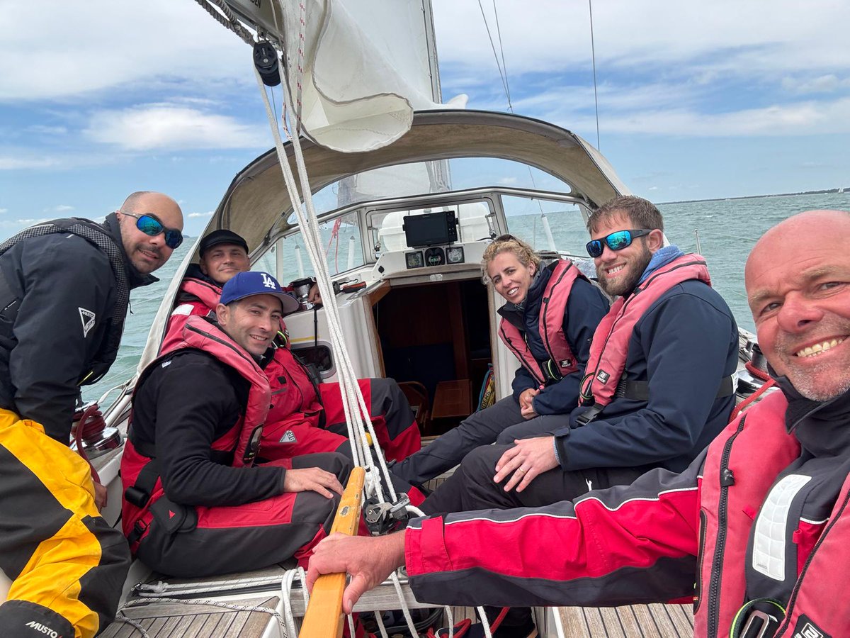 DefAcUK's tweet image. Over 300 ACSC 28 members wrapped up their course with Exercise Cormorant Finale—a staff ride across Normandy.
🚴♂️⛵️ From D-Day history to future reflections, it was a fitting end to a year of study and camaraderie🎓
🔗Full story: ow.ly/2UOR50WoZsf