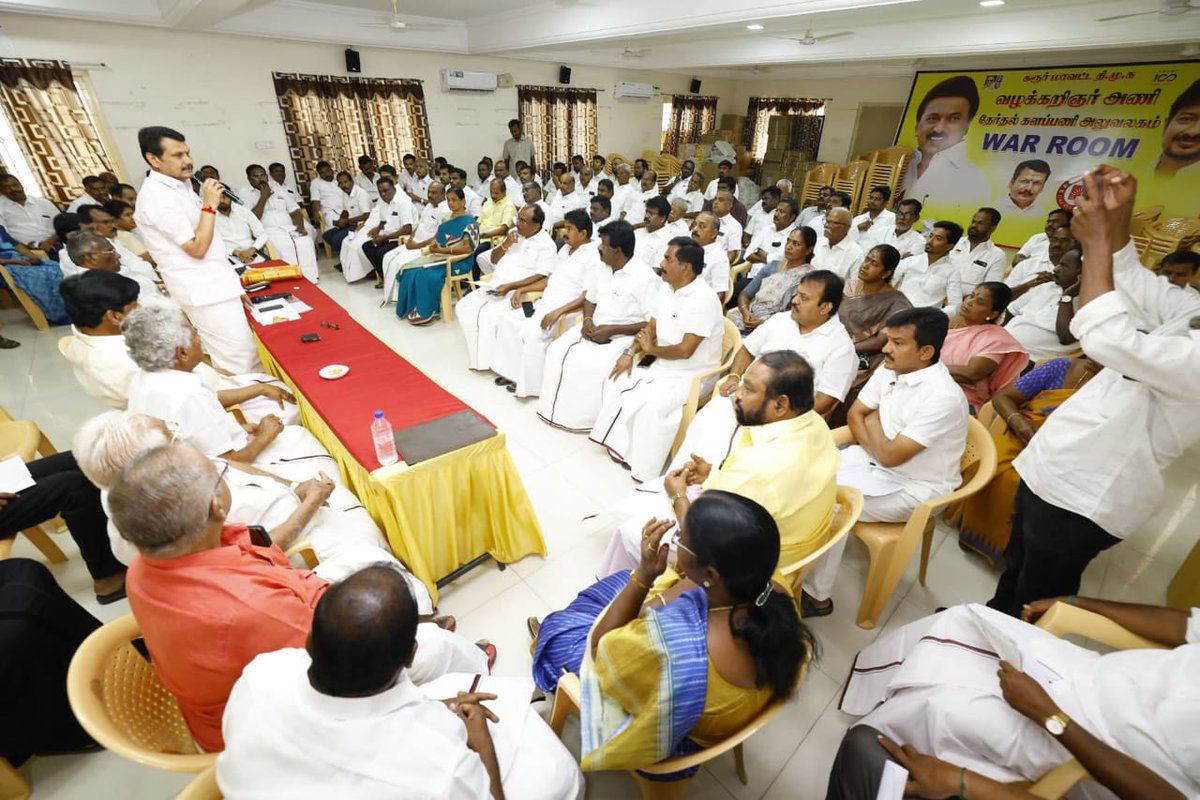 DMKKarur1's tweet photo. மாண்புமிகு தமிழ்நாடு முதலமைச்சர்  திரு. @mkstalin   ஆணைக்கிணங்க,கரூர் மாவட்ட செயலாளர் திரு. @V_Senthilbalaji  அவர்கள் தலைமையில் கரூர் கலைஞர் அறிவாலயம் தளபதி அரங்கில்,கரூர் மாவட்ட கழக செயற்குழு ஆலோசனைக் கூட்டம்  நடைபெற்றது.

#DMKKarur https://t.co/nAdfxQkwCu
