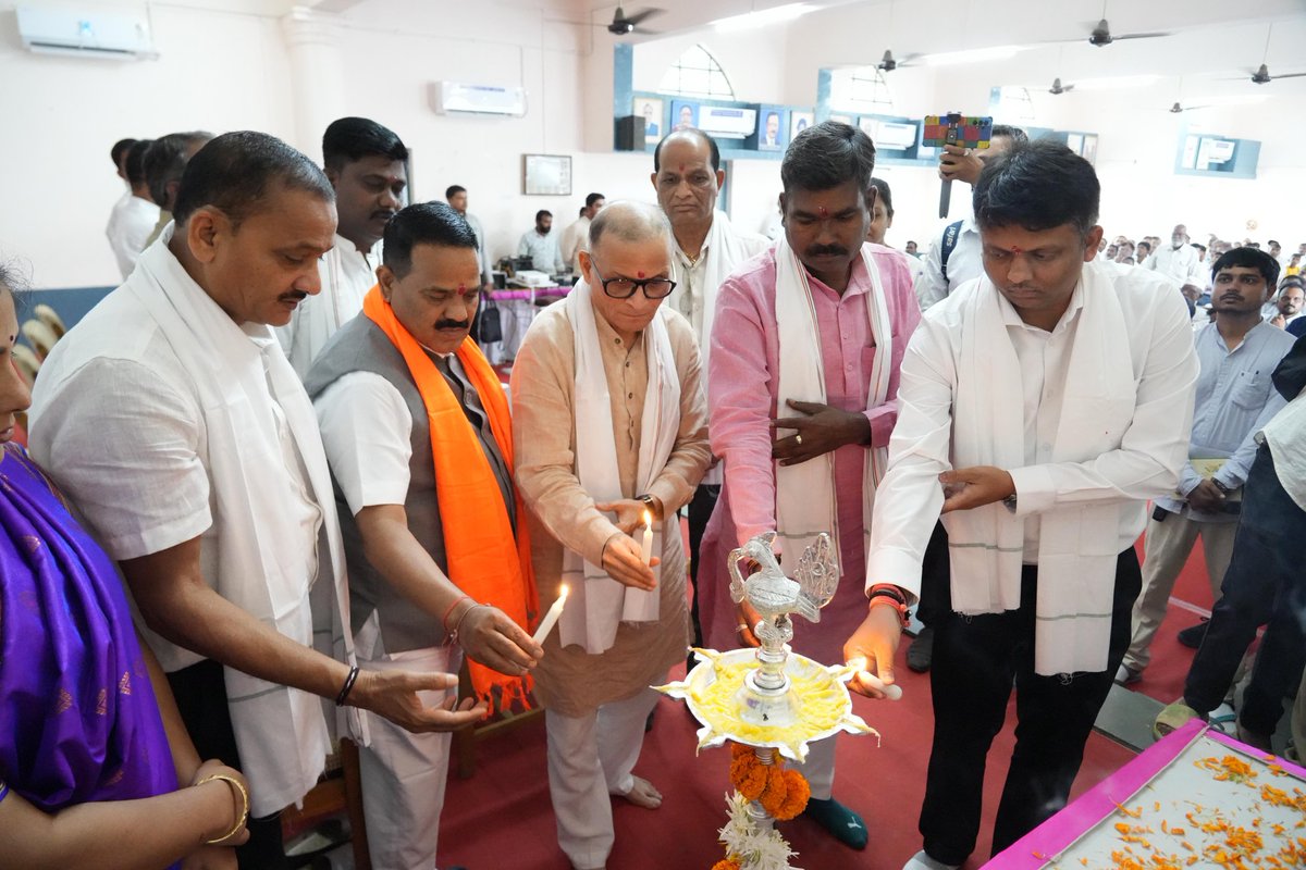 Samir Oraon(Modi ka Parivar ) (@sameeroraon16) on Twitter photo गुजरात के वांसदा में संसदीय संकुल विकास परियोजना के कार्यालय उद्धघाटन एवं अन्य कार्यक्रम मे शामिल रहा,,
सफल कार्यक्रम के लिए वलसाड़ के लोकप्रिय सांसद श्री <a href="/dhaval241086/">Dhaval Patel</a> जी को शुभकामनायें
इस कार्यक्रम मे मुख्य रूप से भाजपा के राष्ट्रीय संगठक आदरणीय वी सतीश जी का मार्गदर्शन मिला, गुजरात के वांसदा में संसदीय संकुल विकास परियोजना के कार्यालय उद्धघाटन एवं अन्य कार्यक्रम मे शामिल रहा,,
सफल कार्यक्रम के लिए वलसाड़ के लोकप्रिय सांसद श्री <a href="/dhaval241086/">Dhaval Patel</a> जी को शुभकामनायें
इस कार्यक्रम मे मुख्य रूप से भाजपा के राष्ट्रीय संगठक आदरणीय वी सतीश जी का मार्गदर्शन मिला,