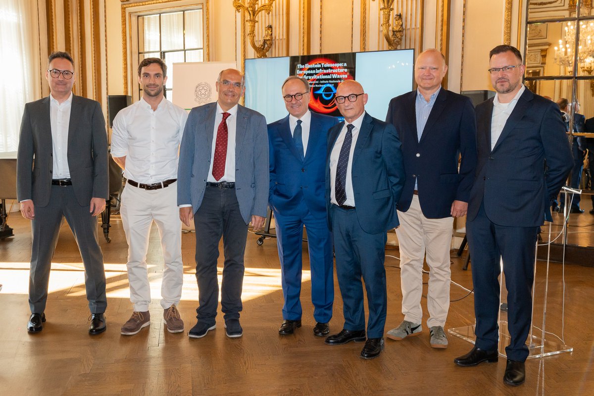 🇮🇹Prestigioso evento a Palazzo Metternich su onde gravitazionali ed #EinsteinTelescope con il Prof. Marco Pallavicini e giovani ricercatori per #ISAPP2025, in collaborazione con l’<a href="/oeaw/">Austrian Academy of Sciences</a> e #ASSAI.

<a href="/ItalyMFA/">Farnesina 🇮🇹</a> <a href="/mur_gov_/">Ministero dell'Università e della Ricerca</a>