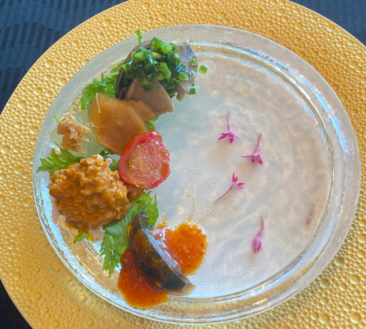 MinatomiraiNow's tweet image. /
#横浜ベイホテル東急
中国料理「スーツァンレストラン陳」開店4周年記念
\
8/29まで平日限定で 夏の #冷麺 を特別価格で楽しめます。冷麺は3種類。すべての冷麺にトロピカルなかき氷付!オードブル盛り合わせ付セットもおすすめ✨
満腹になりますよ~😊
ybht.co.jp/restaurant/pla…
#みなとみらい