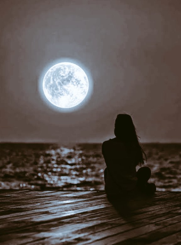 مجھے اپنے بازوؤں کے حصار میں لےکہ مجھے سہارا ملے 
اور نواز اپنی قربت سے کہ بیزاری دور ہو مجھ سے 
کچھ بول۔۔۔۔۔ بول  کہ کانوں میں رس گھولےاور چیختی آوازیں گُم ہوں
ہاتھ رکھ سینے پے کہ دھڑکنوں کی ترتیب درست ہو
ہونٹوں کے لمس سے نواز میرے ماتھے کو کہ درد ڈر کے چھپ جائے 
#مشائم