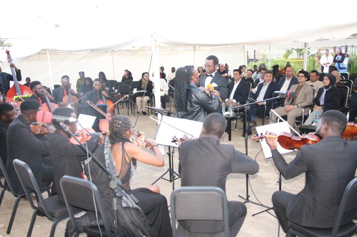TC_LusakaBE's tweet image. ‘İstem Cırcıroğlu Oda Orkestrası’nın Lusaka Uluslararası Maarif Okulu’ndaki konserini keyifle dinledik. Genç sanatçılara başarılar dileriz. 
🇹🇷🇿🇲
We enjoyed the concert by ‘İstem Cırcıroğlu Chamber Orchestra’ at @MaarifLusaka. Wishing continued success to the young artists!
