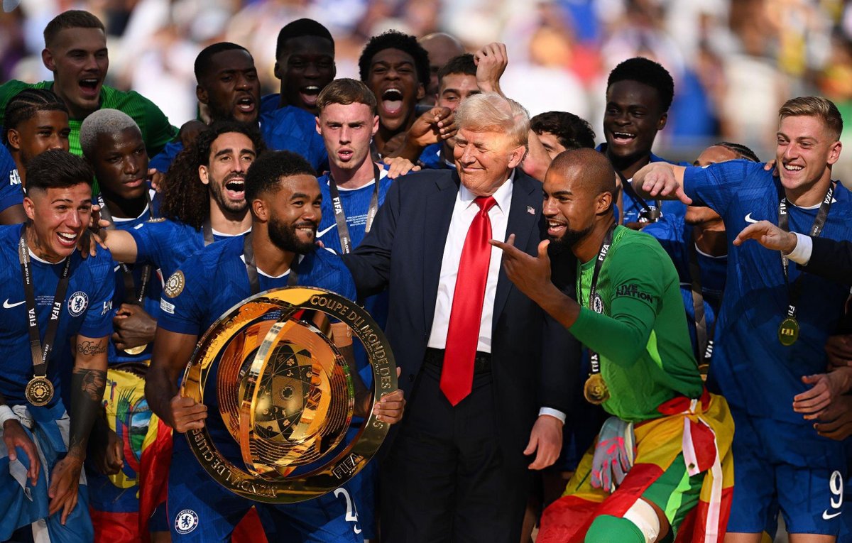 TheMasterBucks's tweet image. People in 50 years are gonna be so confused when they see this picture and think Donald Trump managed Chelsea to the first ever Club World Cup 😭