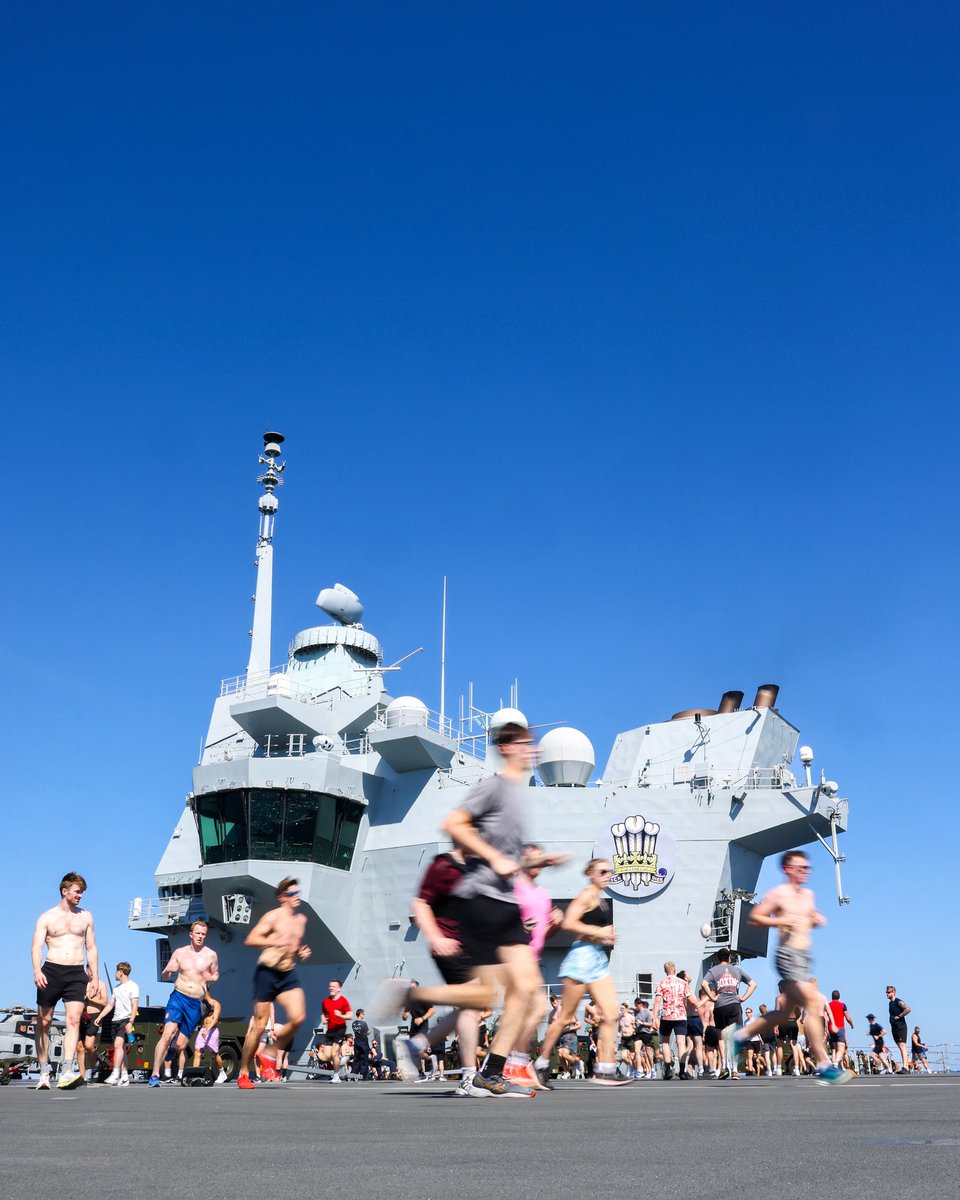 HMSPWLS's tweet image. A brief break in Ex Talisman Sabre flight deck operations over the weekend, allowed fitness to take off.
π π πββοΈπββοΈ
#CSG25 #OpHighmast