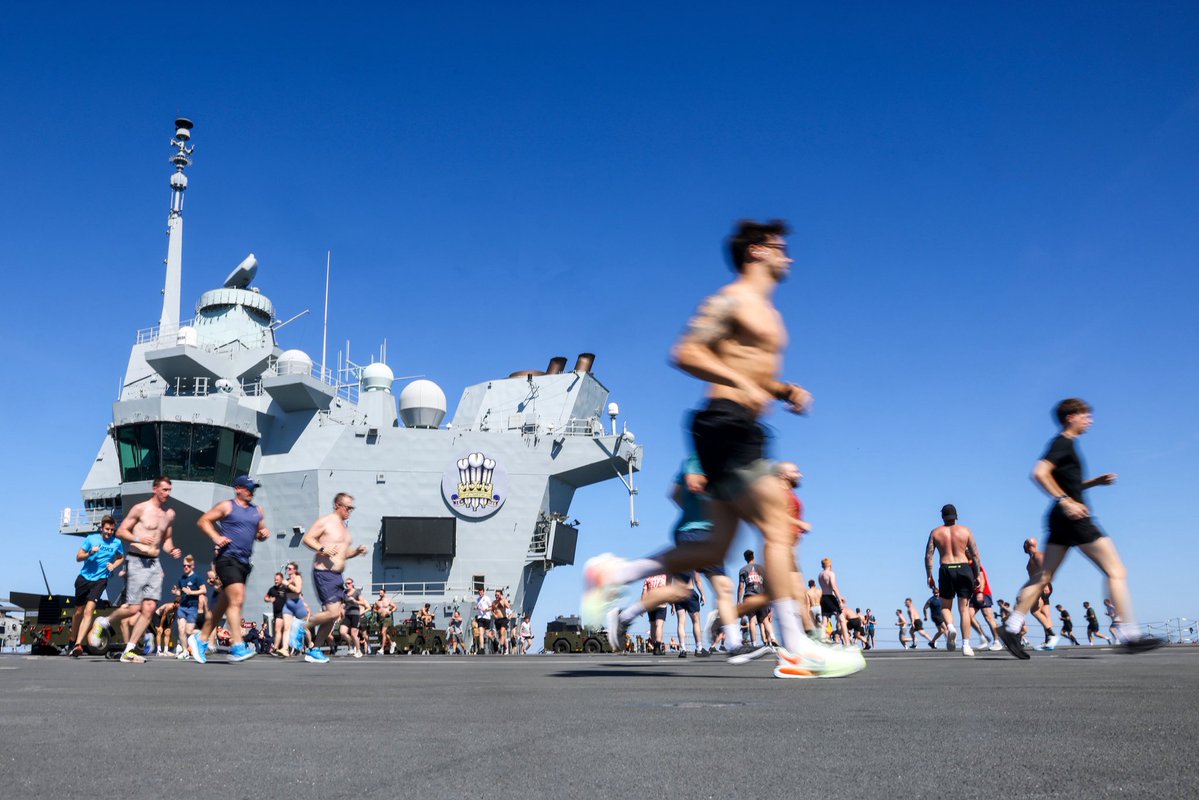 HMSPWLS's tweet image. A brief break in Ex Talisman Sabre flight deck operations over the weekend, allowed fitness to take off.
π π πββοΈπββοΈ
#CSG25 #OpHighmast