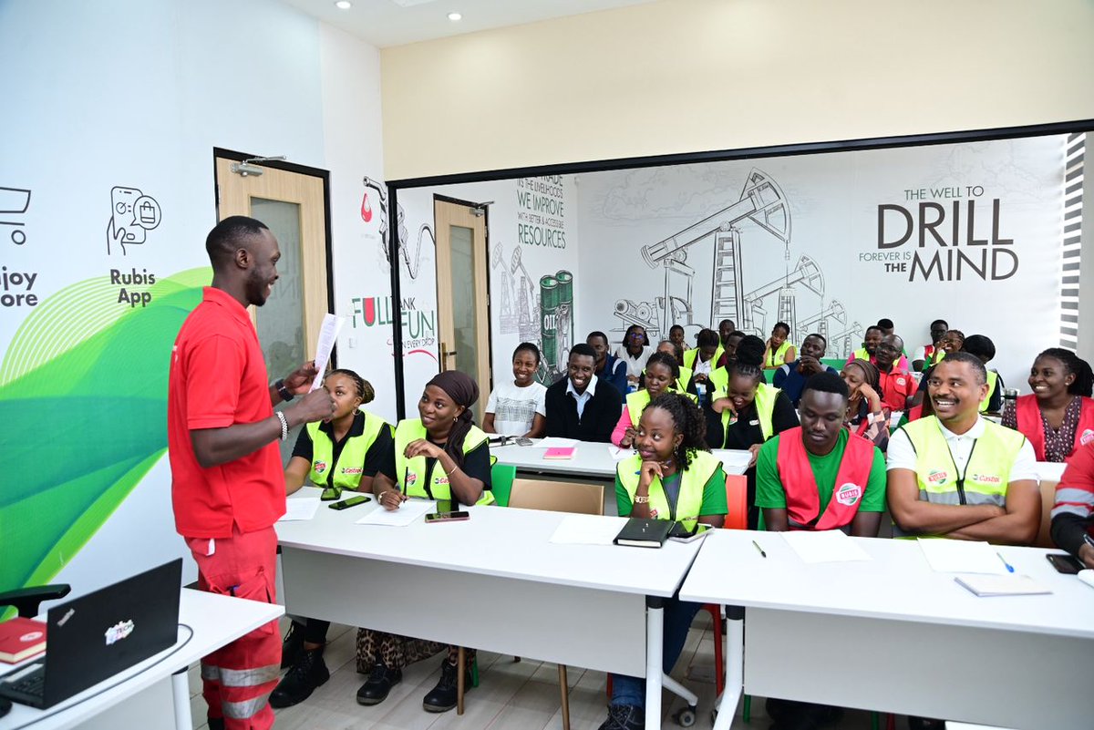 Ug_RedCrossCFA's tweet image. Fire Safety in Action! 🔥🧯
We had an empowering fire safety training session with the team at @RUBiSEnergyUG1 . From using fire extinguishers to evacuation drills, the team is now equipped to handle fire emergencies confidently.
📞 Book your customized fire safety training…