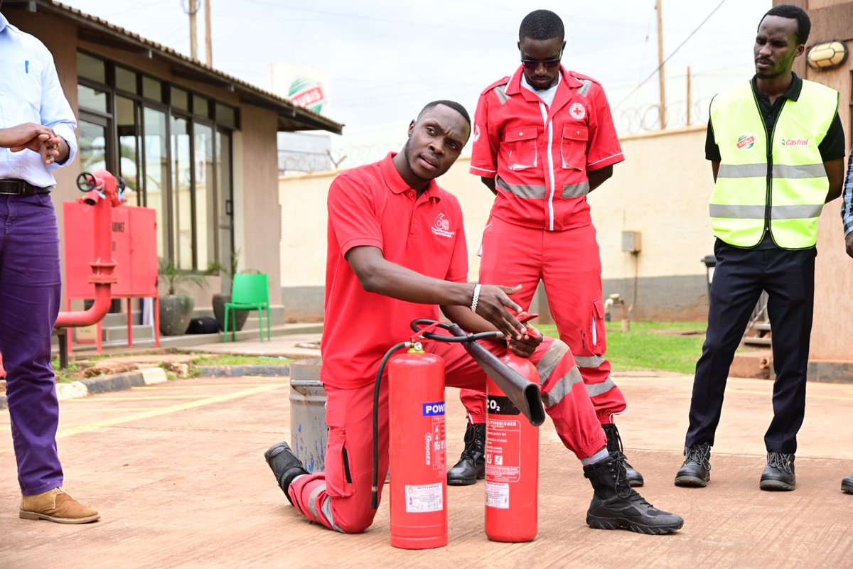 Ug_RedCrossCFA's tweet image. Fire Safety in Action! 🔥🧯
We had an empowering fire safety training session with the team at @RUBiSEnergyUG1 . From using fire extinguishers to evacuation drills, the team is now equipped to handle fire emergencies confidently.
📞 Book your customized fire safety training…