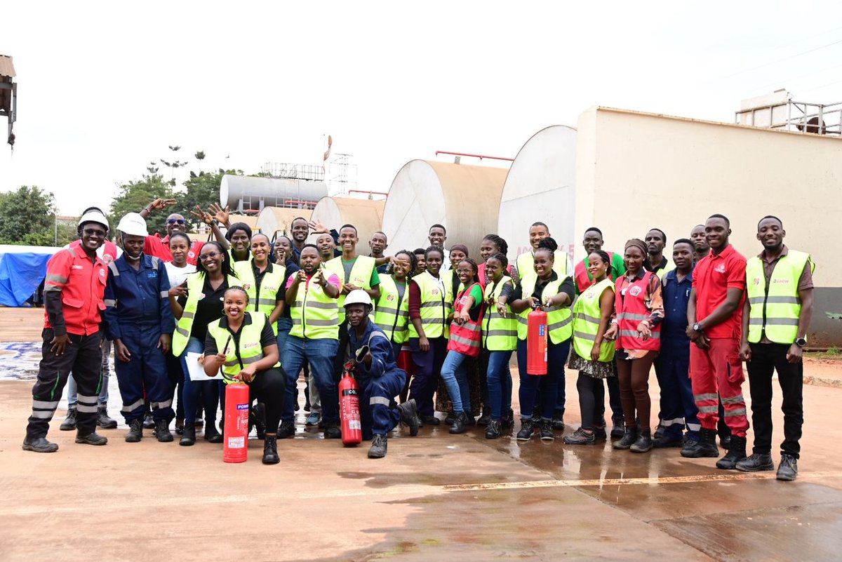 Ug_RedCrossCFA's tweet image. Fire Safety in Action! 🔥🧯
We had an empowering fire safety training session with the team at @RUBiSEnergyUG1 . From using fire extinguishers to evacuation drills, the team is now equipped to handle fire emergencies confidently.
📞 Book your customized fire safety training…