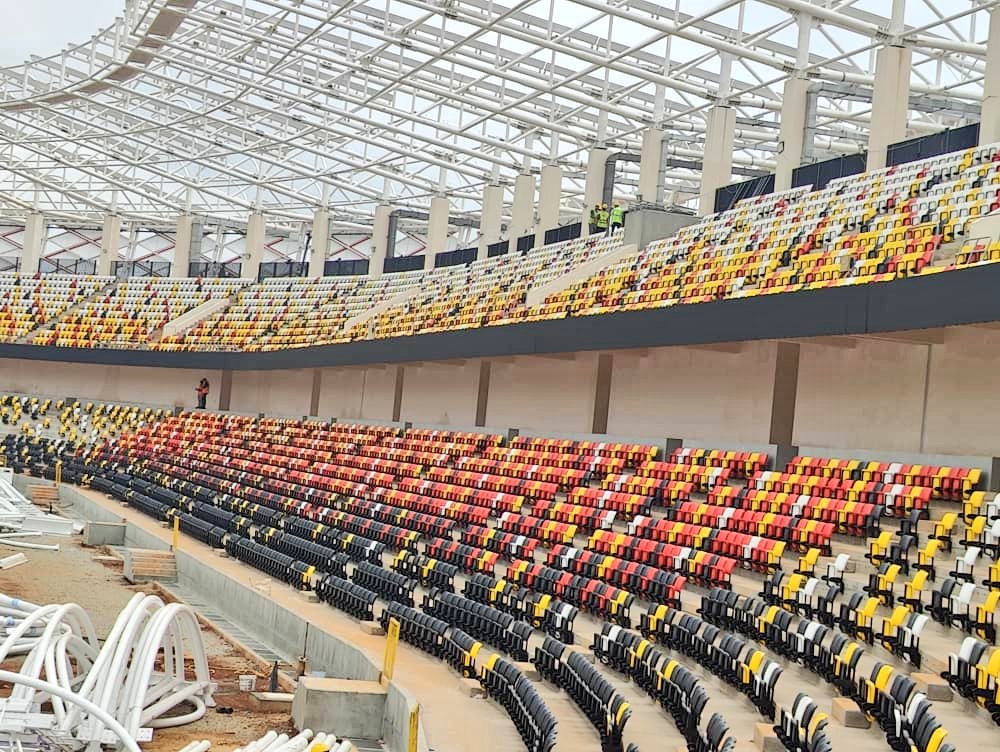 MoWT_Uganda's tweet image. Hoima International Stadium🏟️ is coming up, a 20,000-seater arena being built to international standards ahead of the upcoming CHAN 2025 and AFCON 2027, which Uganda will co-host with Kenya 🇰🇪 and Tanzania 🇹🇿.
Located in the oil-rich Hoima City, this modern stadium will include…