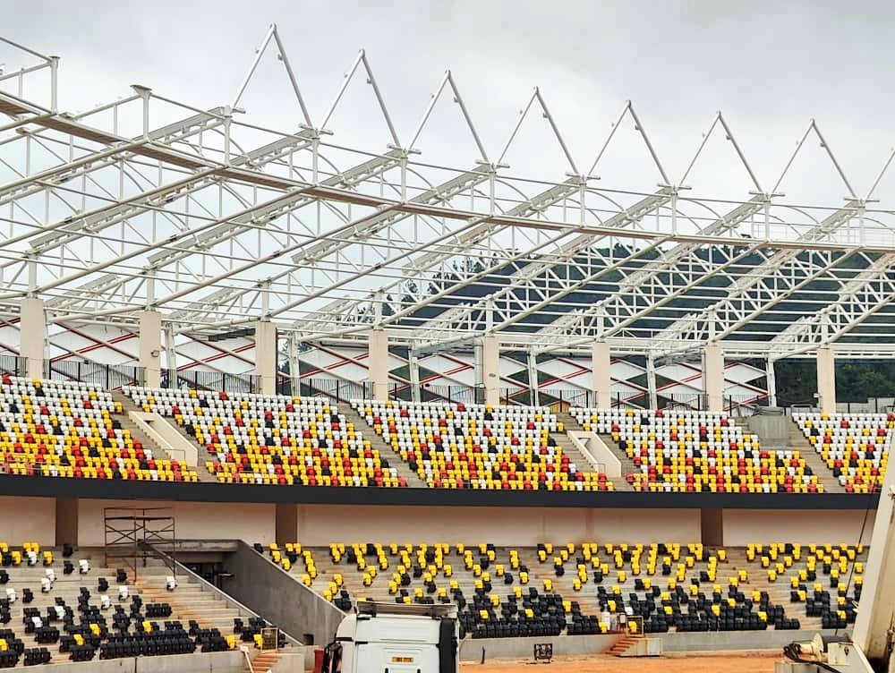 MoWT_Uganda's tweet image. Hoima International Stadium🏟️ is coming up, a 20,000-seater arena being built to international standards ahead of the upcoming CHAN 2025 and AFCON 2027, which Uganda will co-host with Kenya 🇰🇪 and Tanzania 🇹🇿.
Located in the oil-rich Hoima City, this modern stadium will include…