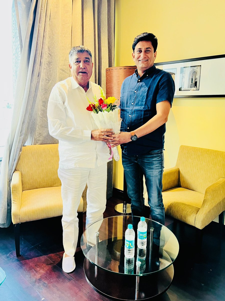 Rajendra Dhirajpura (@rajendraburdak_) on Twitter photo राजस्थान,सैनिक कल्याण बोर्ड के चेयरमैन आदरणीय श्री प्रेम सिंह जी बाजोर को जन्मदिवस की हार्दिक बधाई एवं शुभकामनाएँ।
ईश्वर से आपके उत्तम स्वास्थ्य एवं दीर्घायु जीवन की कामना करता हूँ।
<a href="/premsinghbajor/">Prem Singh Bajor</a> #sikar राजस्थान,सैनिक कल्याण बोर्ड के चेयरमैन आदरणीय श्री प्रेम सिंह जी बाजोर को जन्मदिवस की हार्दिक बधाई एवं शुभकामनाएँ।
ईश्वर से आपके उत्तम स्वास्थ्य एवं दीर्घायु जीवन की कामना करता हूँ।
<a href="/premsinghbajor/">Prem Singh Bajor</a> #sikar