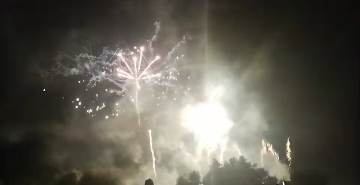 Hier soir aux festivités d’Écommoy dans le sud-#Sarthe, en vue du #14Juillet, avant de rejoindre #LaFlèche pour le feu d’artifice au lac de La Monnerie.

De belles rencontres et de chaleureuses retrouvailles, dans une atmosphère conviviale et pré-fête nationale !

#RN72