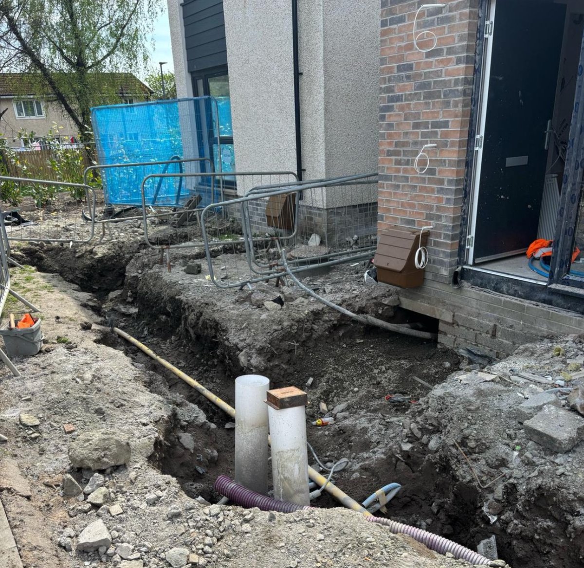 Precision at Work: Pier (UK) Ltd is on-site in Raploch, Stirling today, carrying out a detailed water pipe investigation to support essential infrastructure maintenance  -  delivering safe, non-invasive solutions every time.
