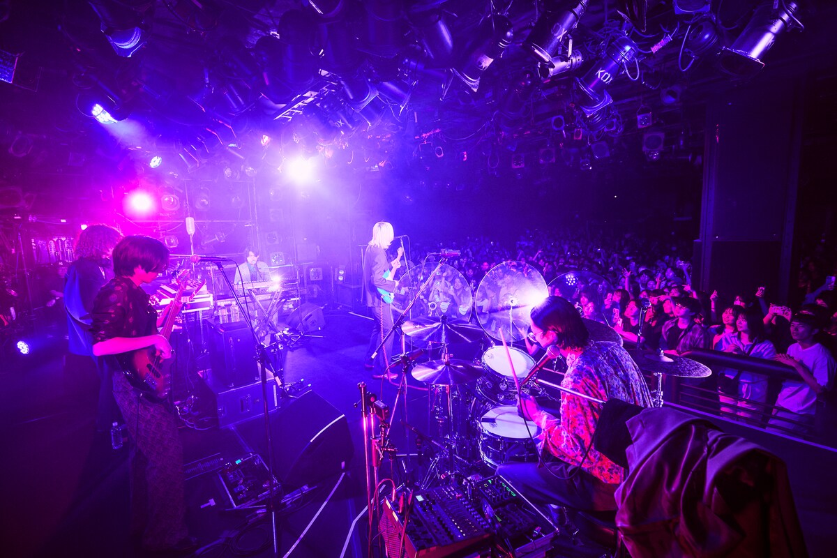 【ライブレポート】luvが渋谷CLUB QUATTROをダンスフロア化、新曲の初パフォーマンスにファン熱狂（写真14枚）
natalie.mu/music/news/628…

#luv_band