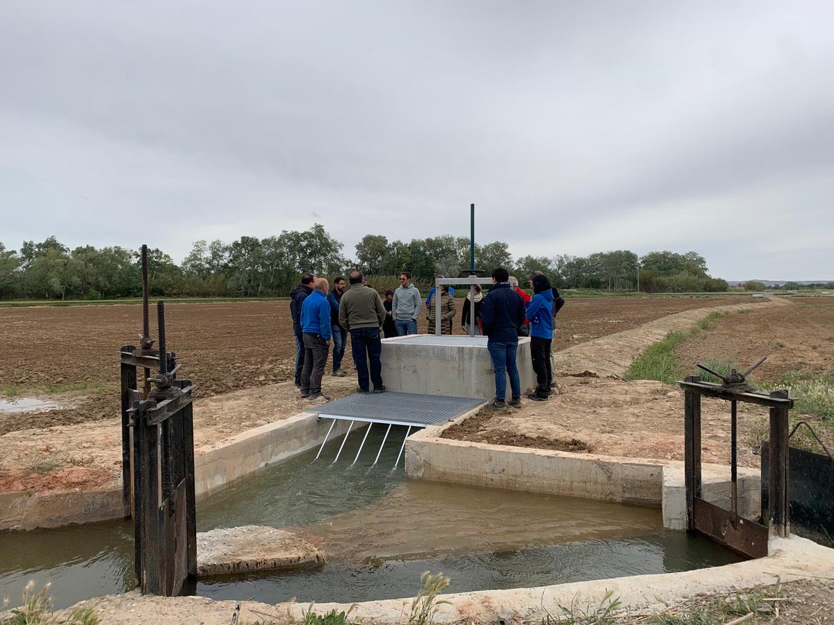 Esta campaña de riego 💦, iniciada en primavera, es la 1ª en la que la Comunidad de Regantes de la Huerta del Ebro, Fuentes de Ebro (Z), utiliza el nuevo tramo de red adaptado al riesgo de #inundación. 
👉Intervención @GobAragón en #LIFEEbroResilienceP1  ow.ly/cyWw50Wi9Ip